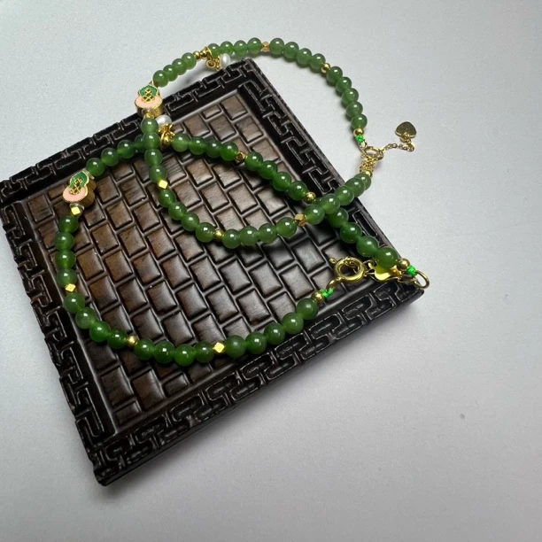 和田玉俄碧玉手串冰绿多样性发一件