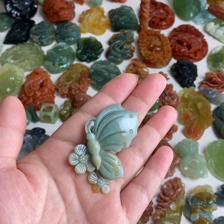 蛇纹石玉颈饰未镶嵌