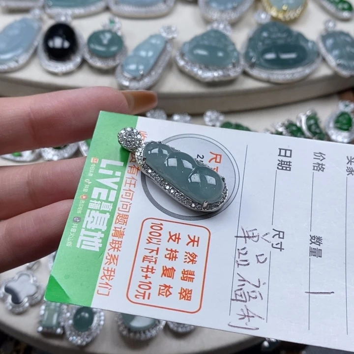 翡翠颈饰未镶嵌翡翠