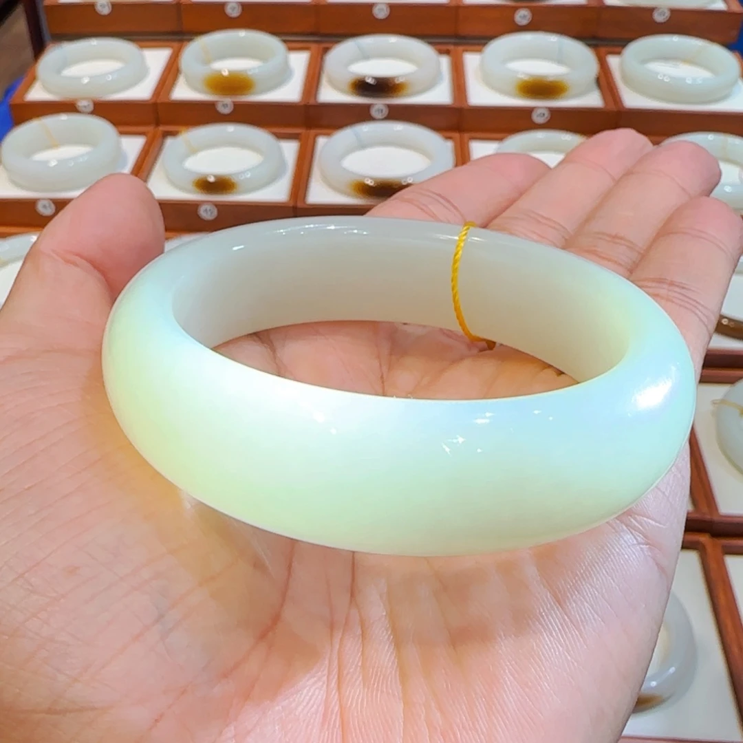 和田玉未镶嵌手镯且末暖白轮胎58 59