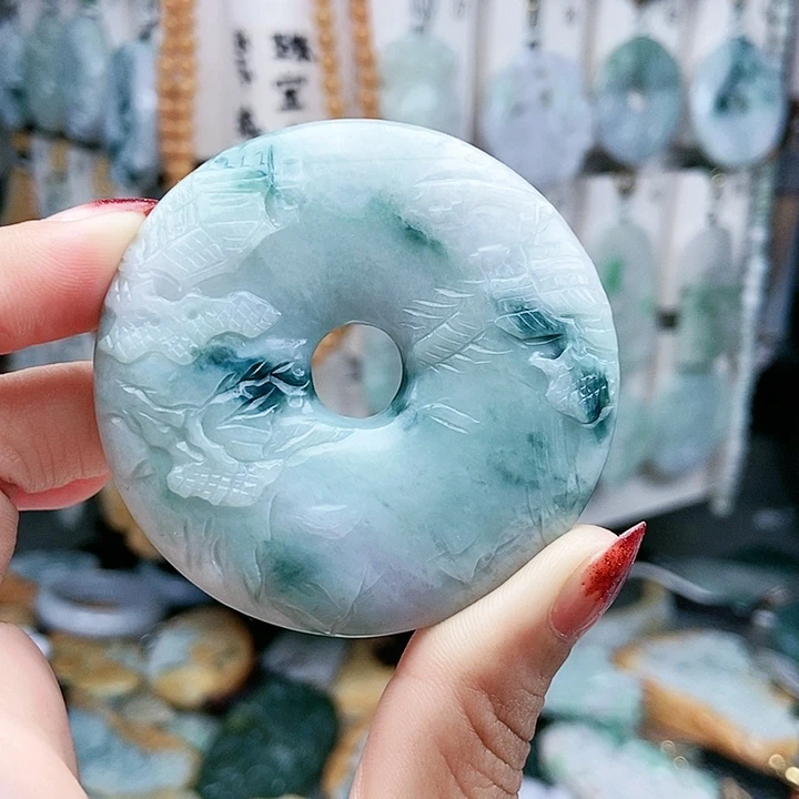 颈饰足铂镶嵌翡翠翡翠