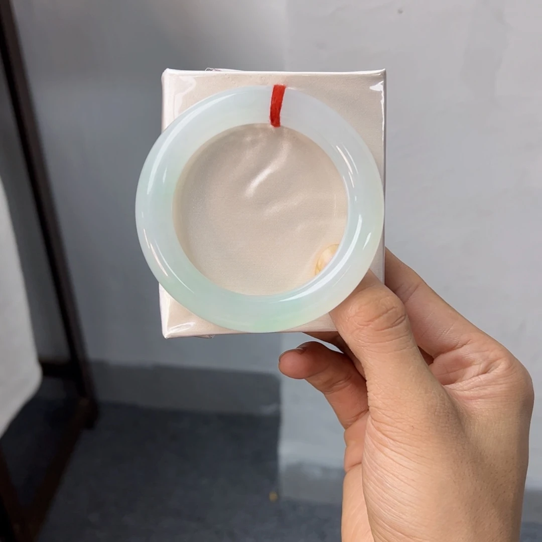 翡翠手镯未镶嵌肥圆