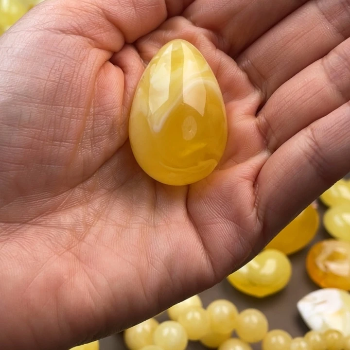琥珀未镶嵌颈饰蜜蜡