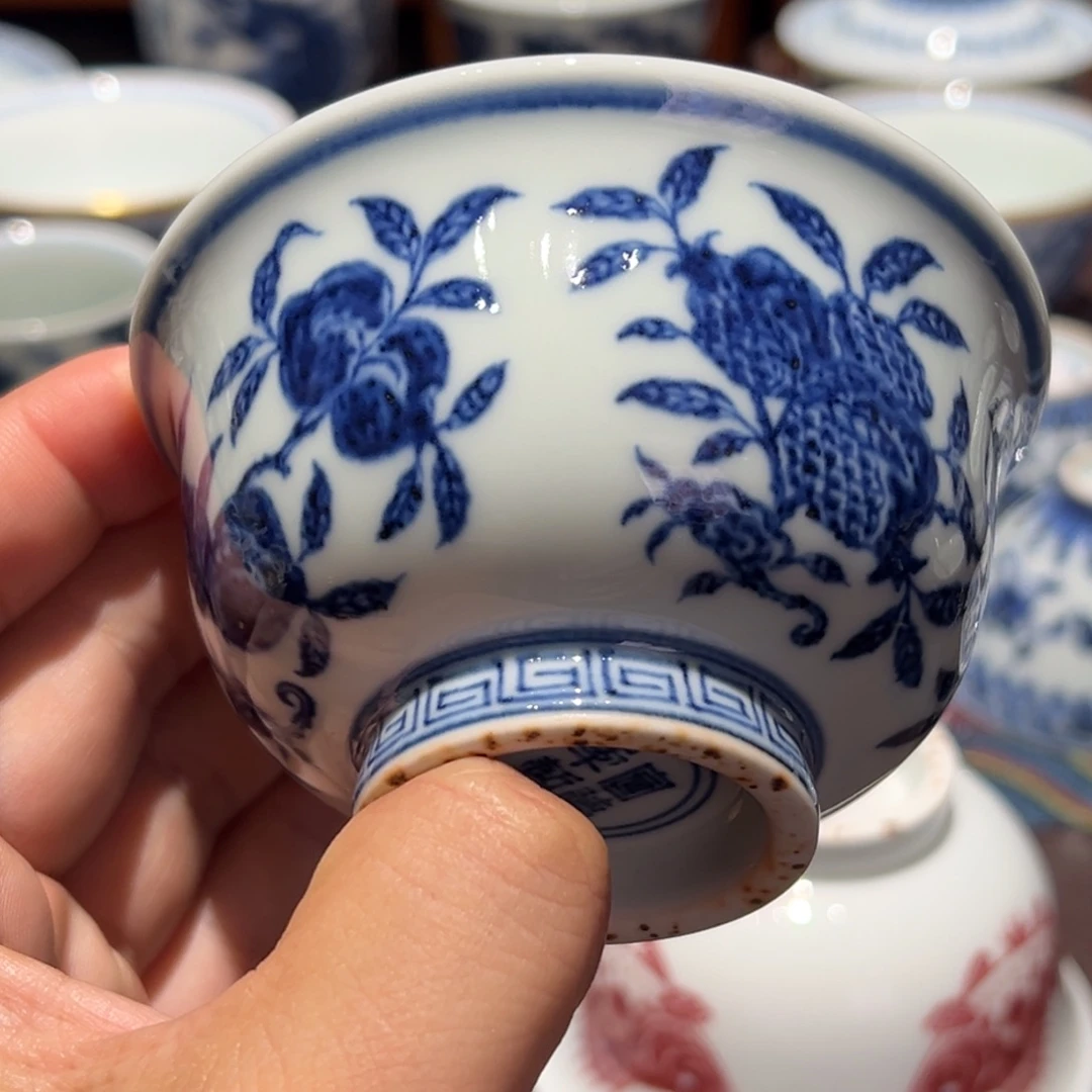 精品青花三多纹压手杯口径约9.3厘米