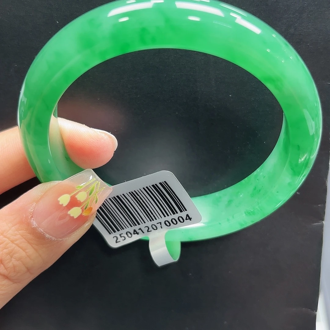 ***石英质玉手镯未镶嵌