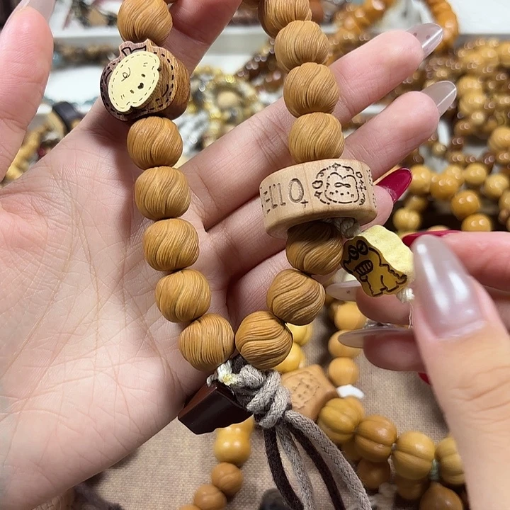 倔***强猴头核桃吊坠手持
