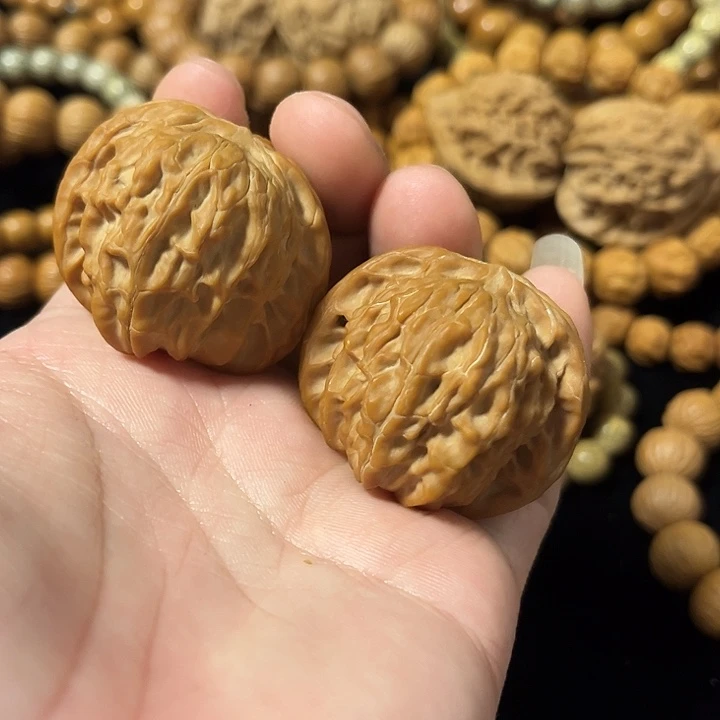 奇***@把件文玩核桃40左右磨盘，瑕疵自玩，朋友福利