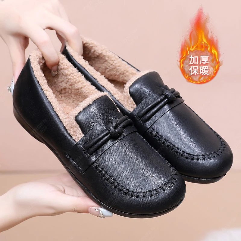 冬季新款加绒加厚保暖妈妈棉鞋皮面防水中老年棉靴软底防滑豆豆鞋