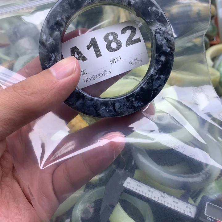 榴***莲未镶嵌蛇纹石玉手镯