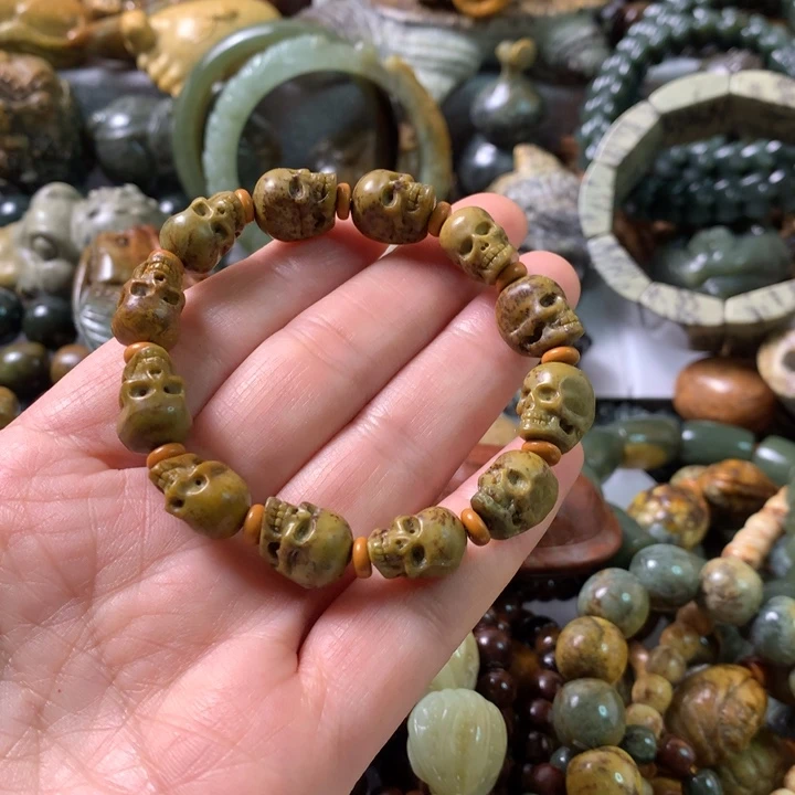 未镶嵌岫岩河磨玉（透闪石质玉）把件