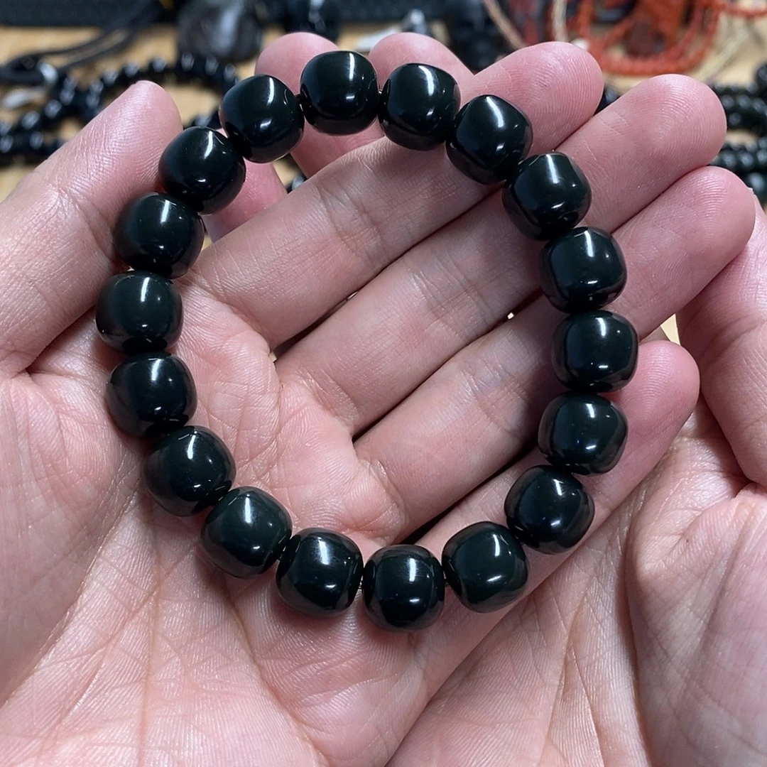 晨***雾和田玉未镶嵌手链