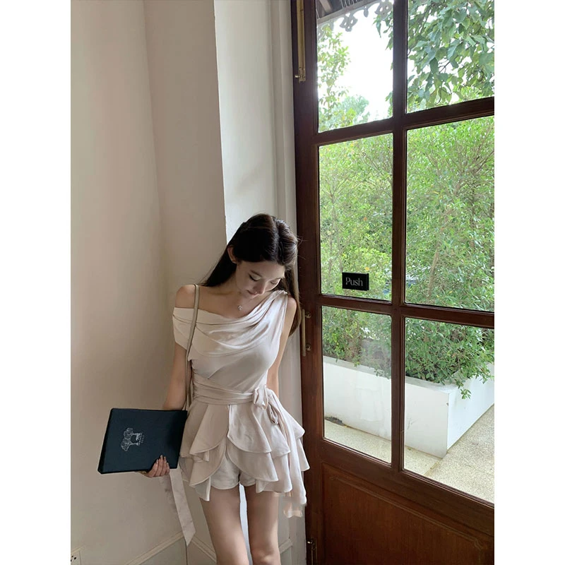 夏季新款ins气质设计感不规则收腰无袖上衣女配显瘦休闲裤两件套