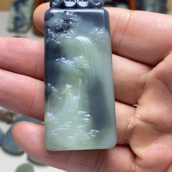 凡***语和田玉未镶嵌颈饰