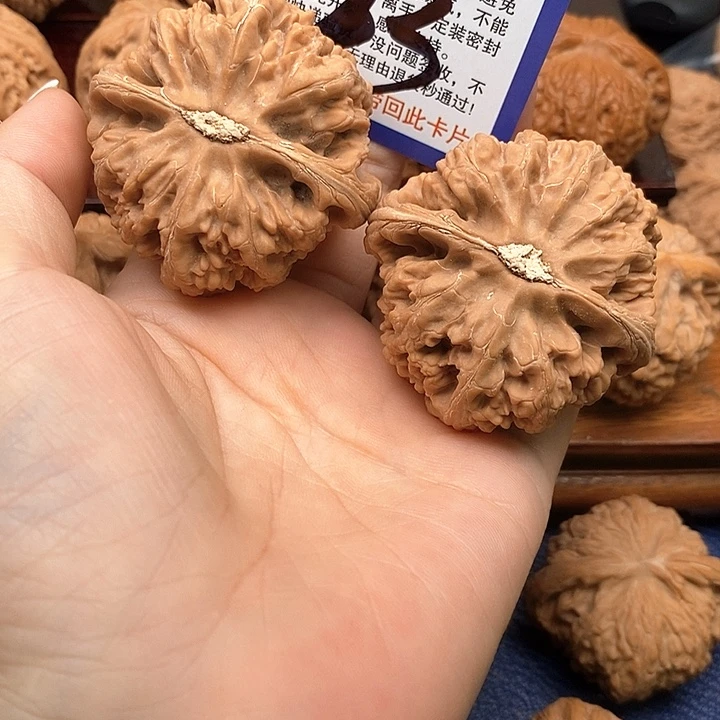 彬***子吊坠桃核粗筋狮子头48