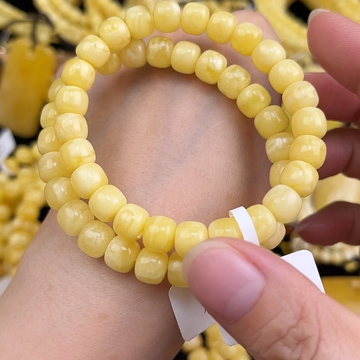 琥珀颈饰未镶嵌琥珀，多样性发其一