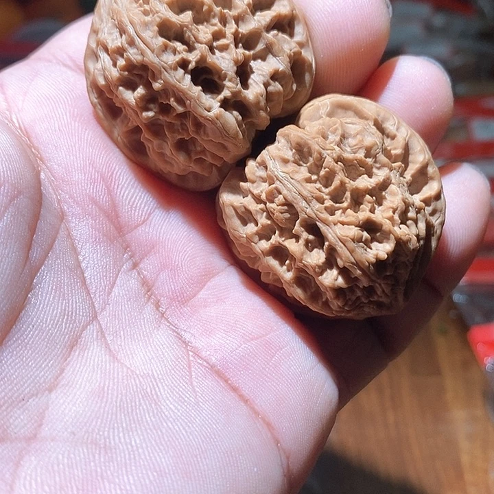 文玩核桃吊坠被****.野牛