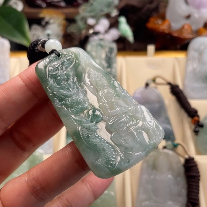 翡翠未镶嵌颈饰玉