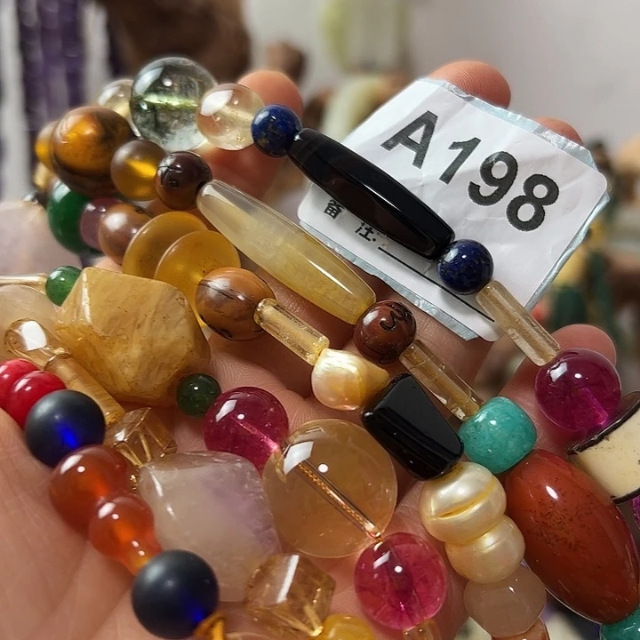 旭***姐玛瑙/玉髓未镶嵌颈饰