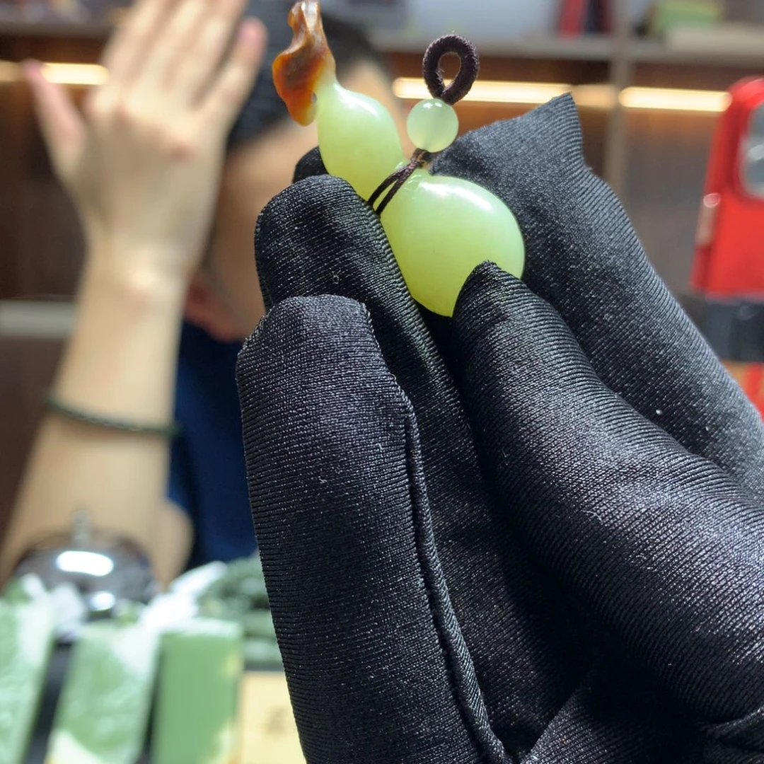 岫岩河磨玉（透闪石质玉）颈饰未镶嵌知*