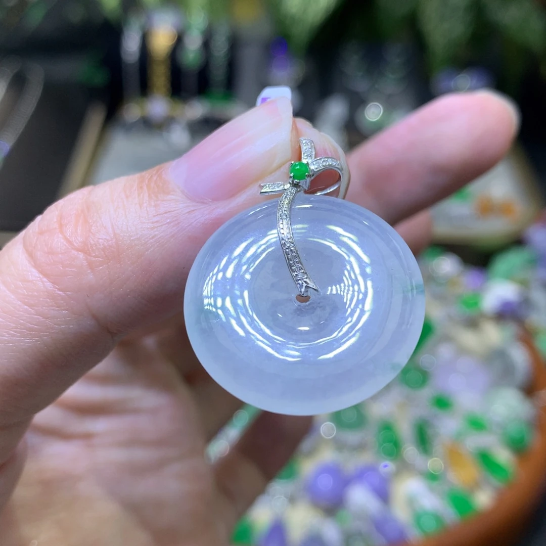 颈饰18K金镶嵌翡翠