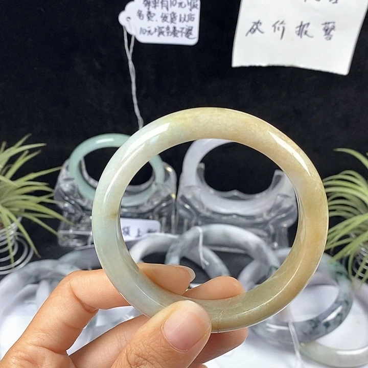 翡翠未镶嵌手镯71号。 56.8圈