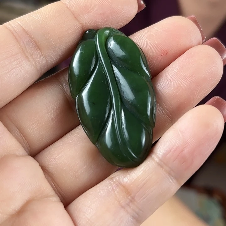 颈饰未镶嵌和田玉（碧玉）