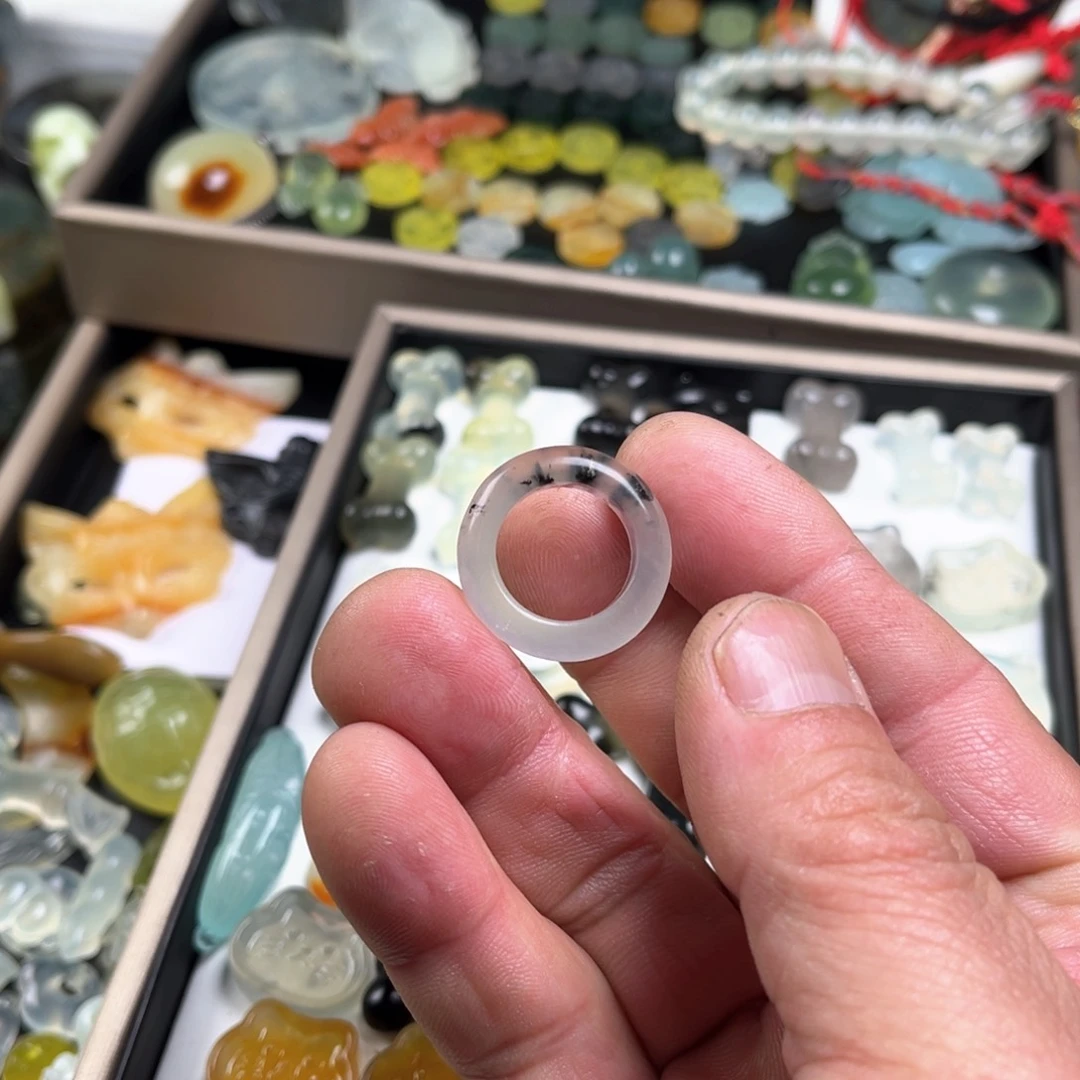 蛇纹石玉原石未镶嵌