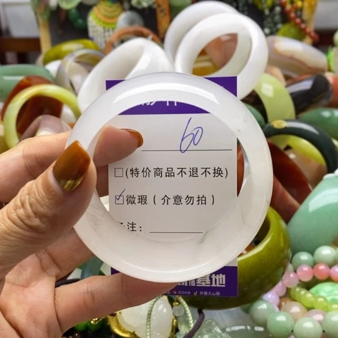 未镶嵌手镯石英岩玉