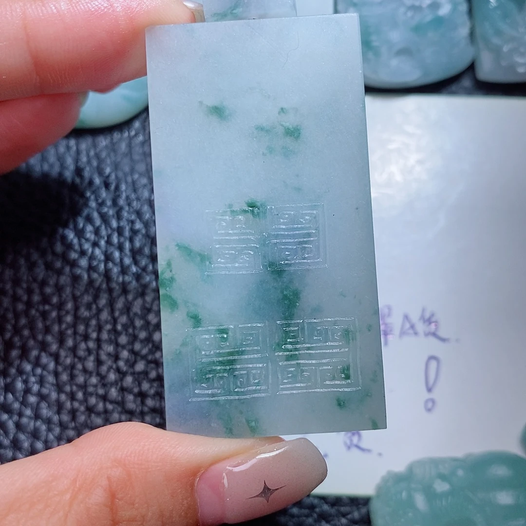 冯***！未镶嵌定制翡翠毛货付款后确认抛光