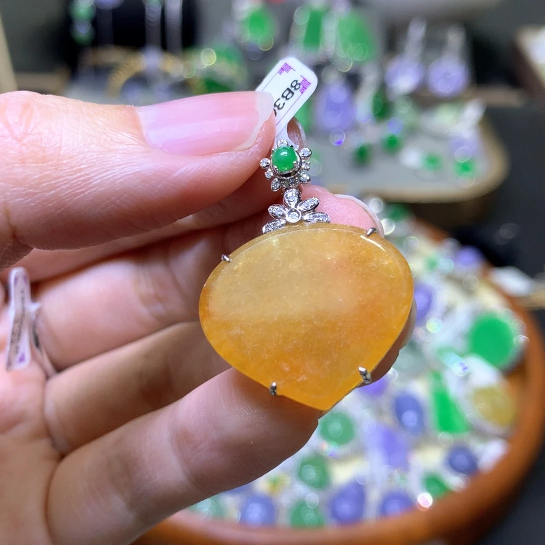 【闪购商品】翡翠颈饰18K金镶嵌翡翠吊坠项链