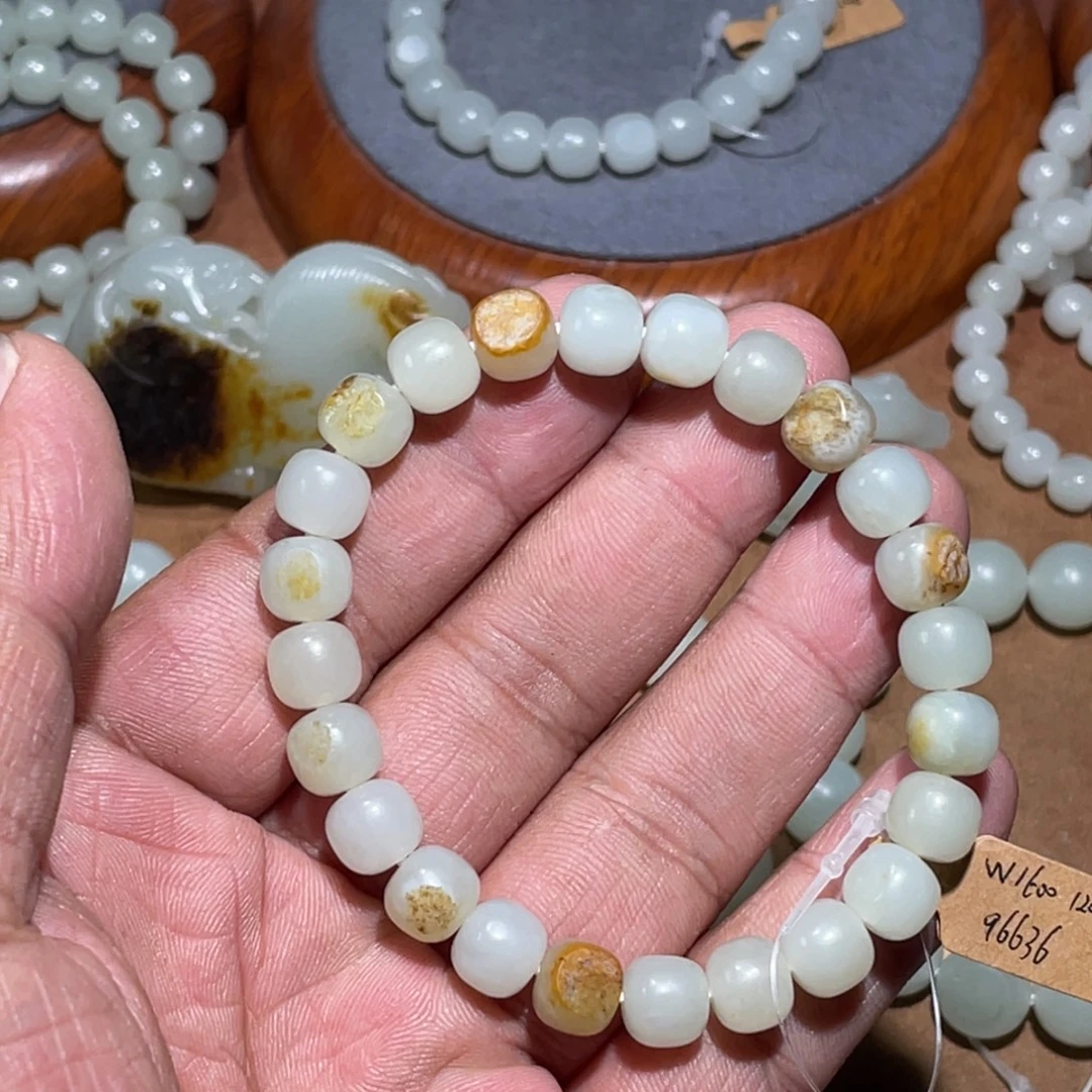 和田玉未镶嵌手串