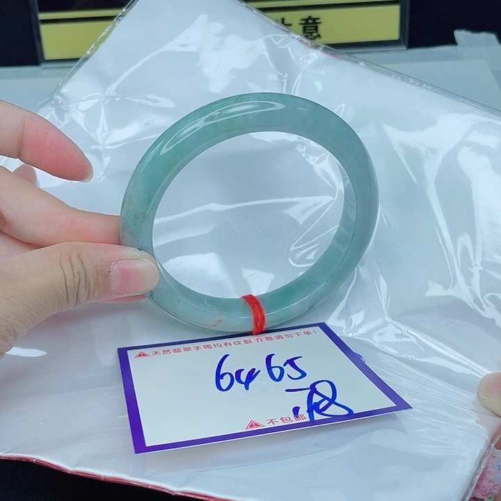 翡翠手镯未镶嵌翡翠