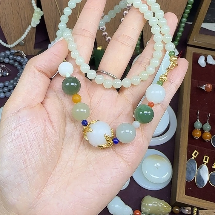 颈饰未镶嵌和田玉