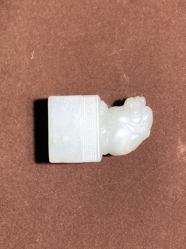 和田玉精品貔貅摆件