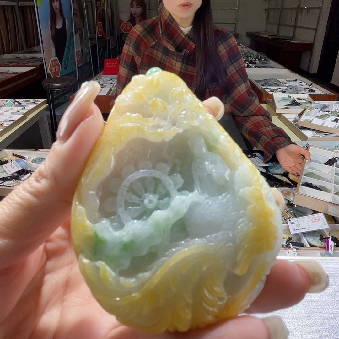 翡翠未镶嵌颈饰一