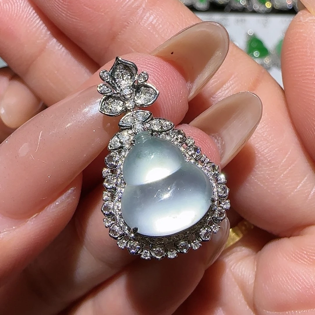 【闪购商品】颈饰18K金镶嵌翡翠天然