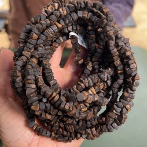 沉香手串乌身红土虫漏沉水19克卡0.6多样性发1串