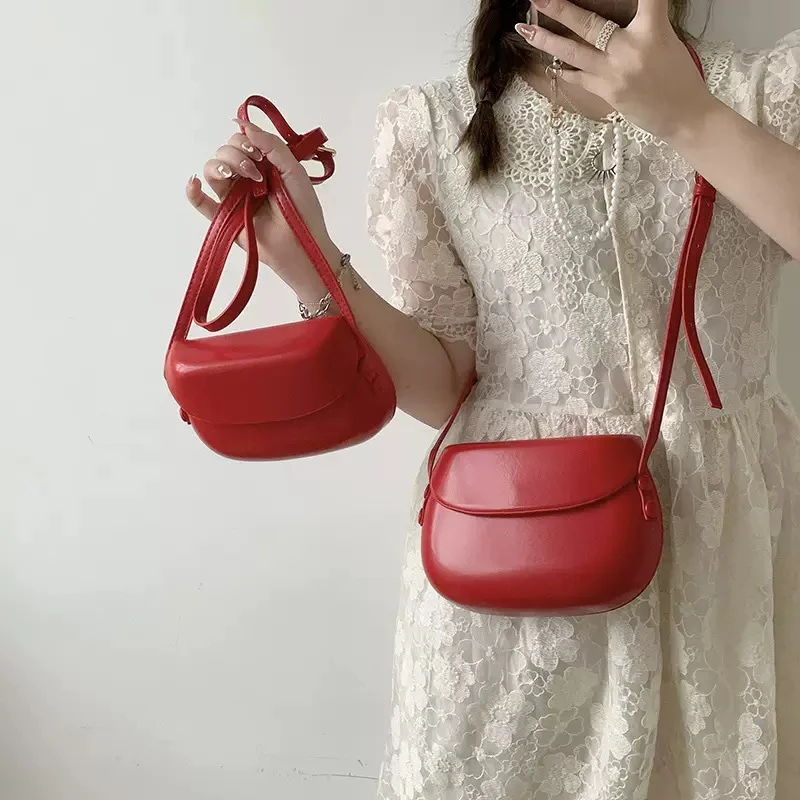 红色小包包女款爆款新款女士斜挎包马鞍包女包百搭单肩包手机春天