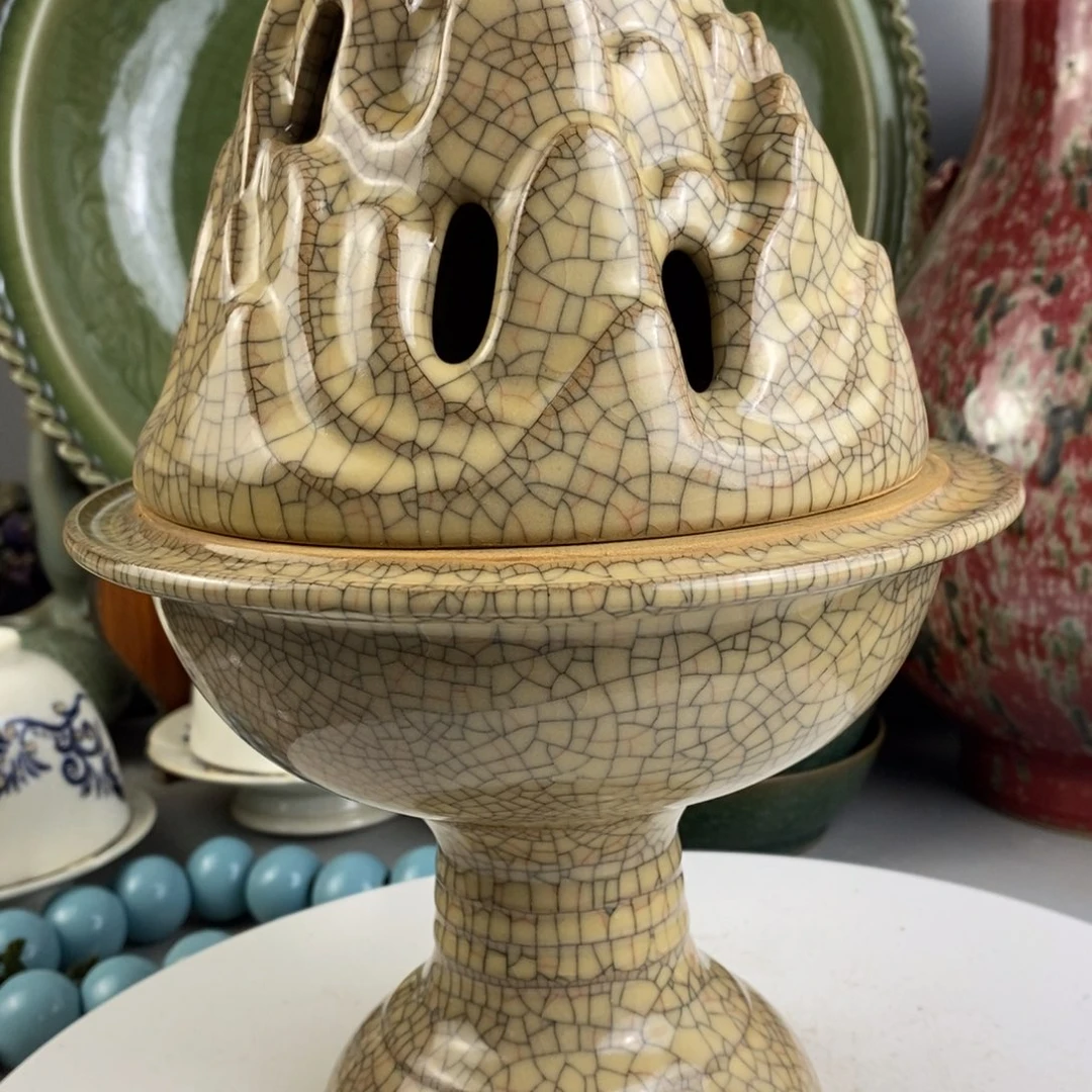 摆件哥窑博山炉一件。，