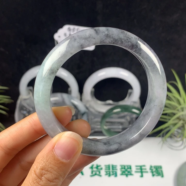 翡翠未镶嵌手镯29号。 55.7圈