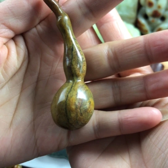 吊坠(赠链)未镶嵌岫岩河磨玉（透闪石质玉）