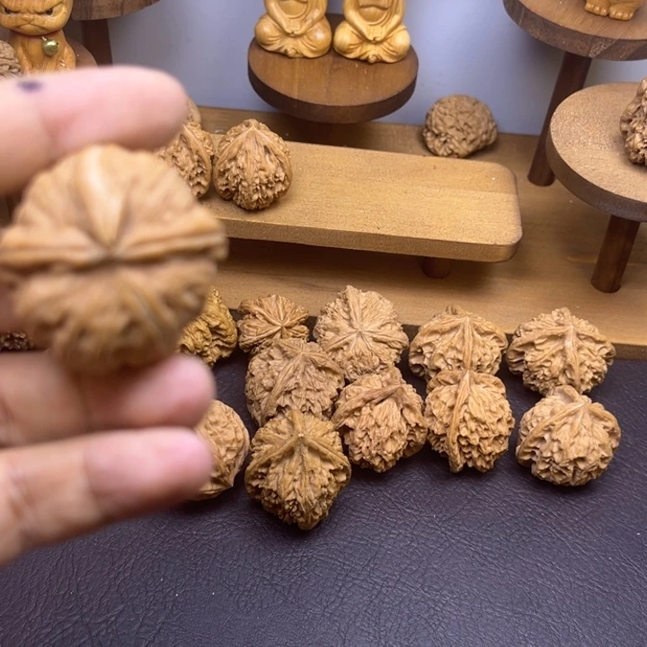 清***月吊坠桃核元宝挂角磕碰