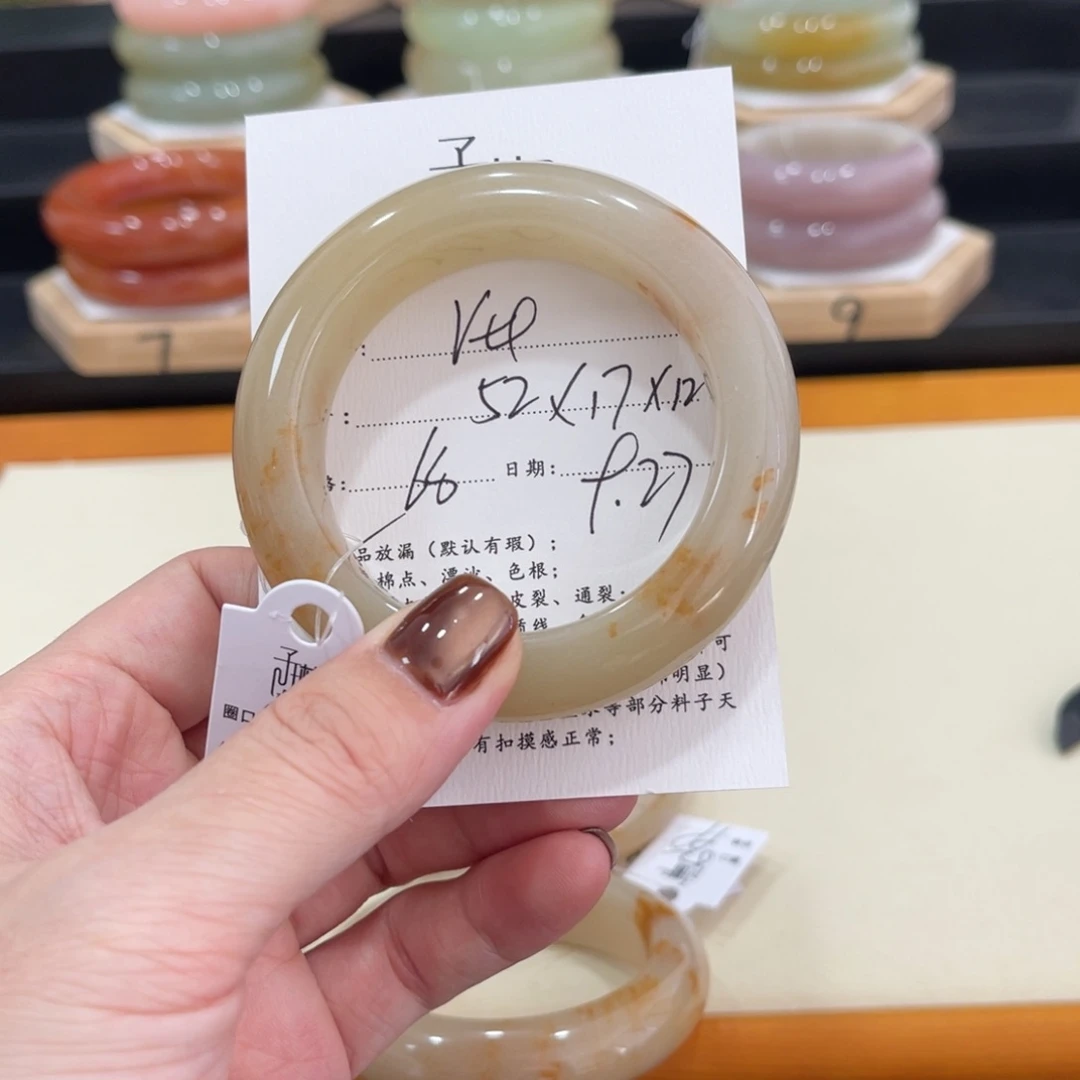未镶嵌手镯石英质玉r****e