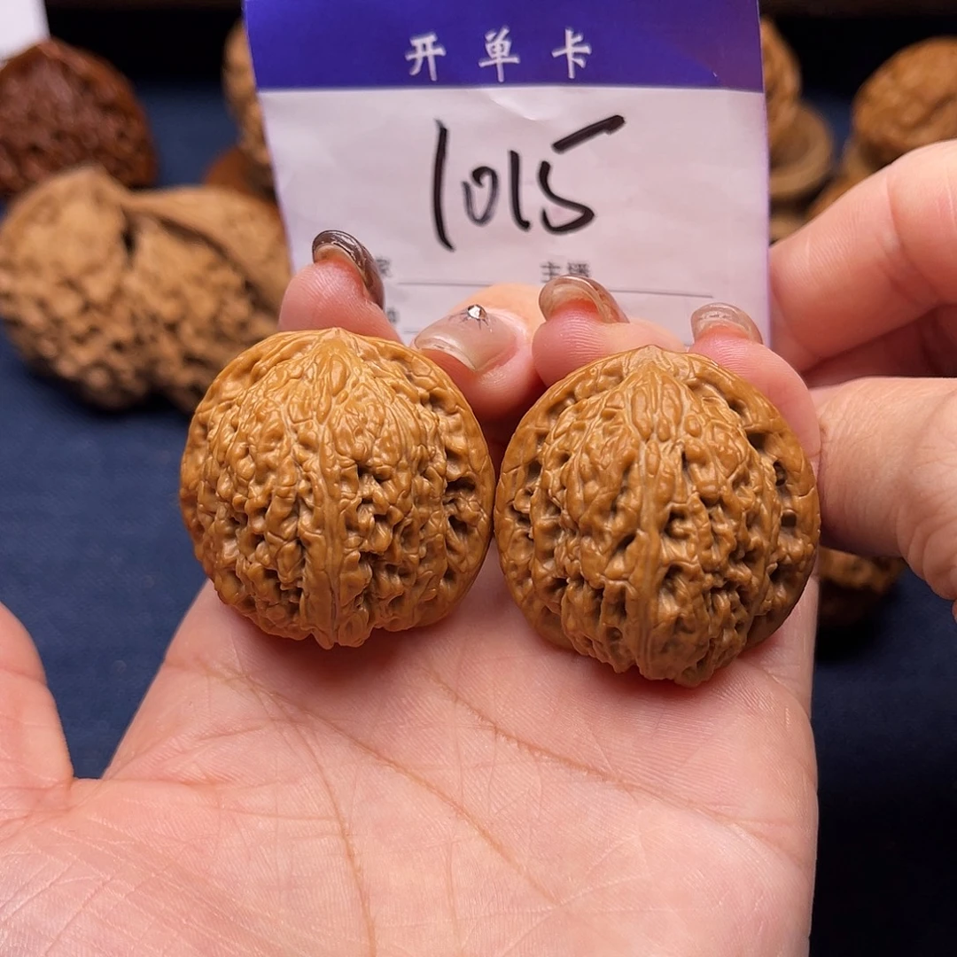 吊坠文玩核桃红宝石36