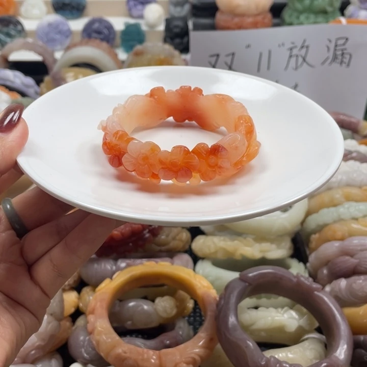 翩***舞石英质玉未镶嵌手镯