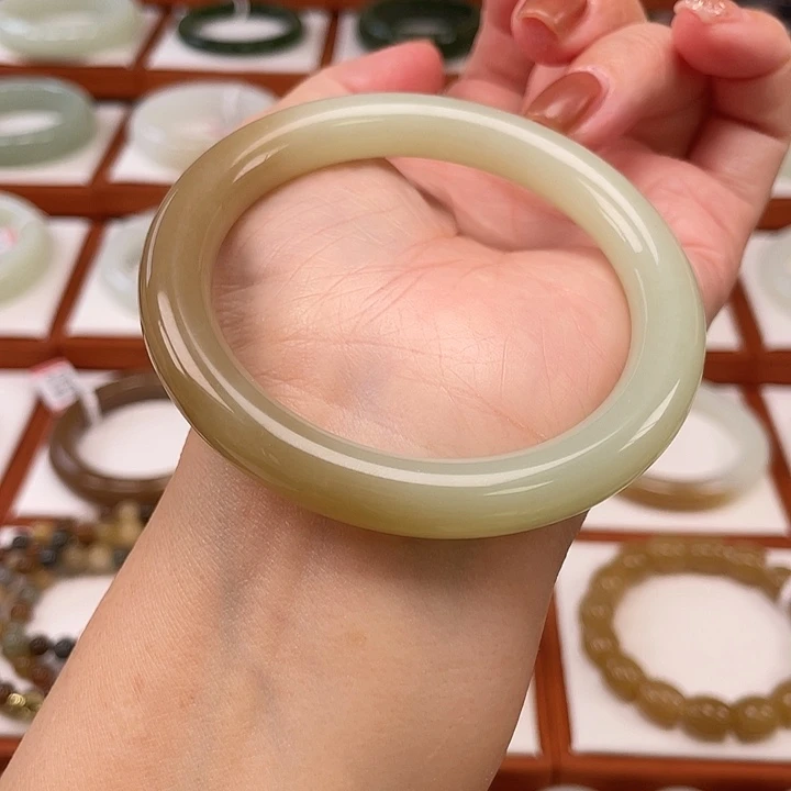 卡***啦和田玉未镶嵌手镯