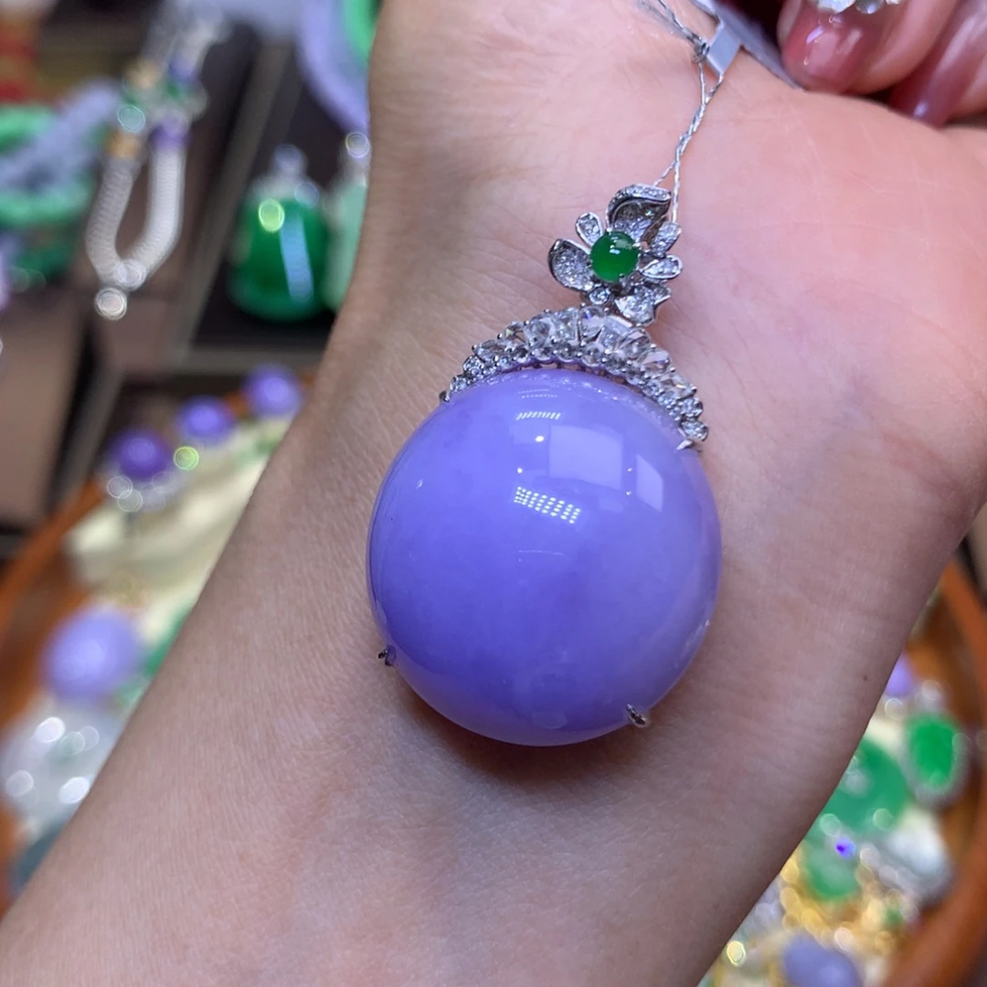 咪****翡翠18K金镶嵌颈饰