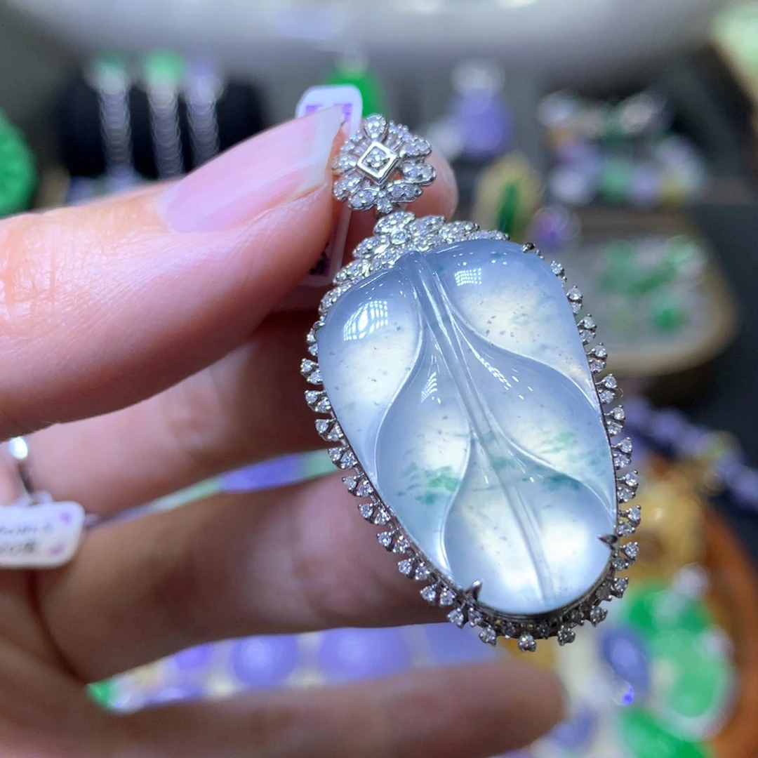 【闪购商品】翡翠颈饰18K金镶嵌翡翠吊坠项链