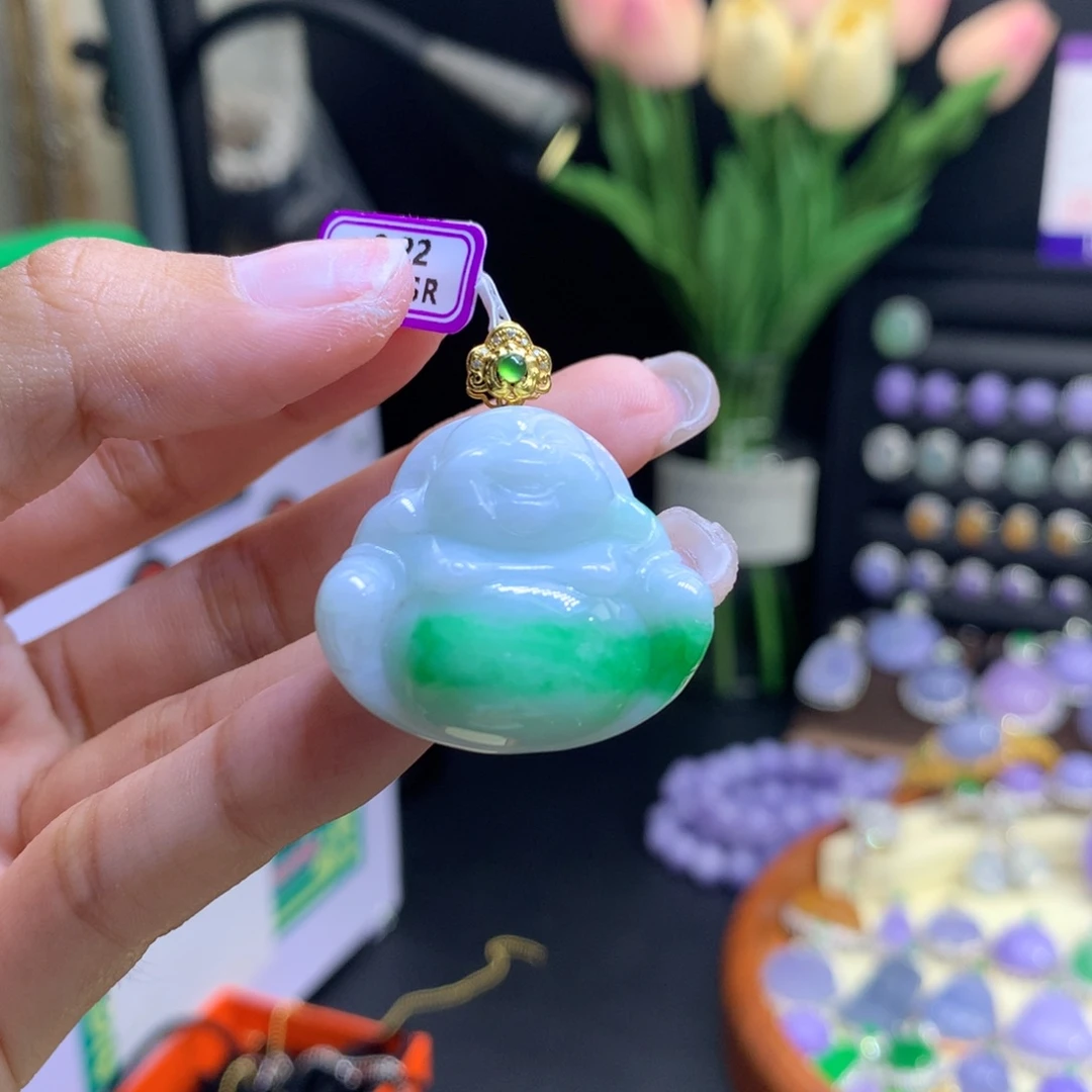 颈饰18K金镶嵌翡翠