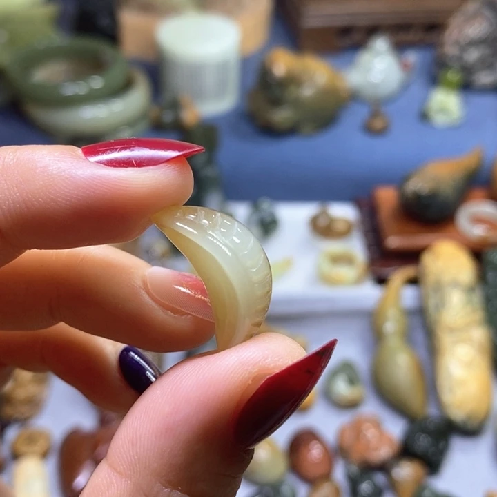 岫岩老玉（透闪石质玉）未镶嵌挂件黄白饺子